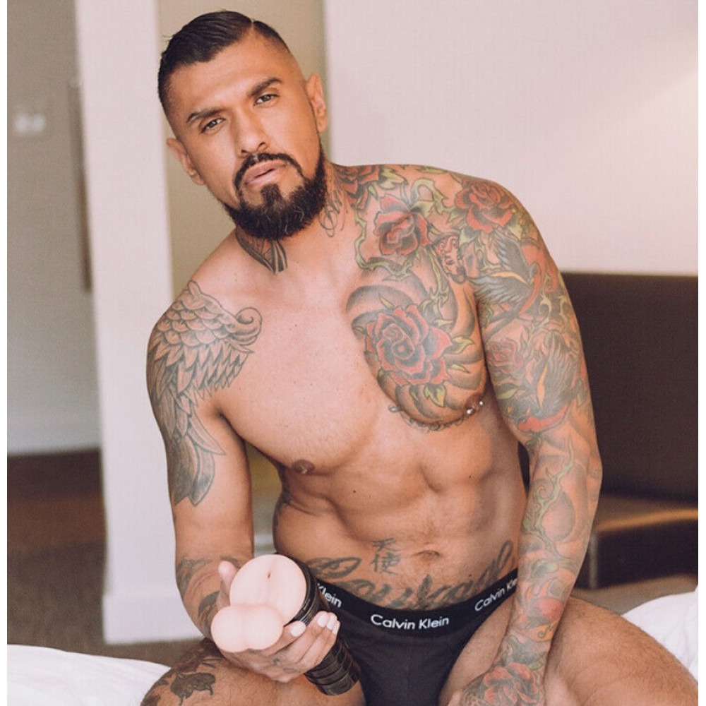 Секс игрушки - Мастурбатор анус с мошонкой, из киберкожи Fleshlight Light FleshSack, бежевый 3
