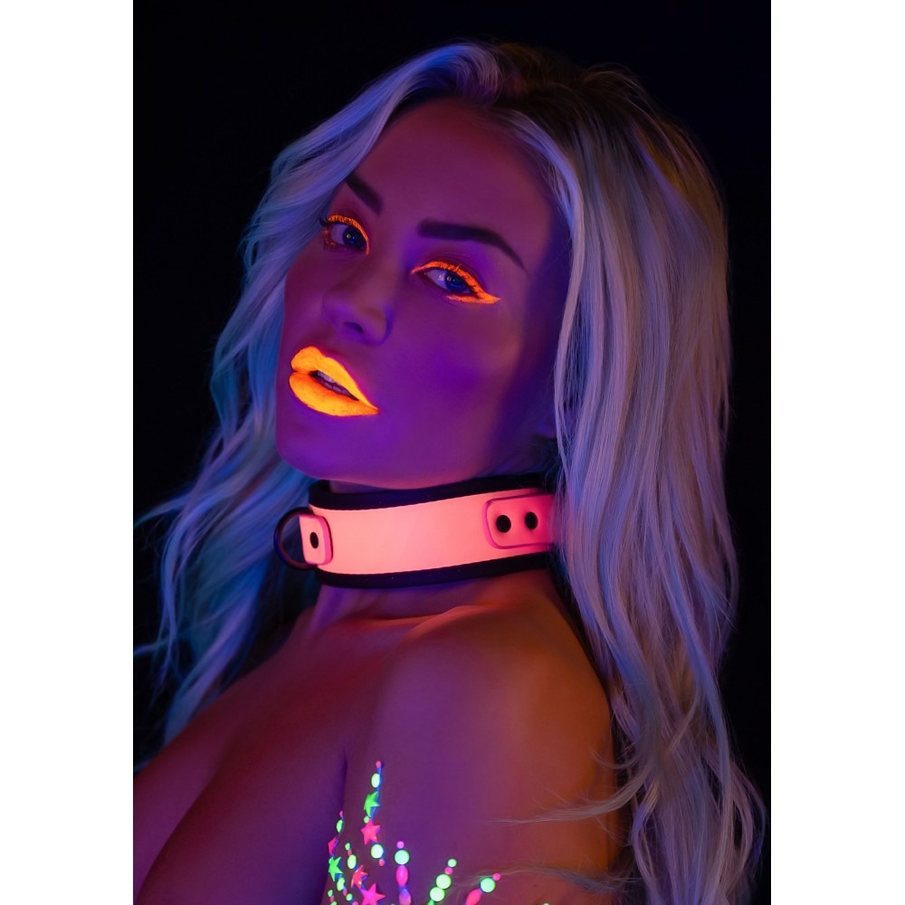 БДСМ игрушки - Ошейник с поводком светящийся в темноте Taboom Collar and Chain Leash, розовый 4