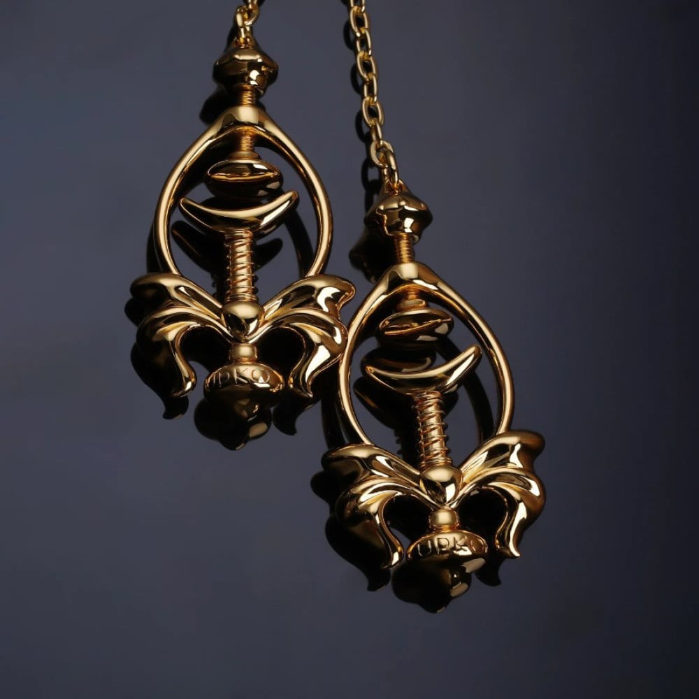 БДСМ игрушки - Зажимы для сосков UPKO Pulling Chain Nipple Clamps с цепочкой-ожерельем, золотистые 9