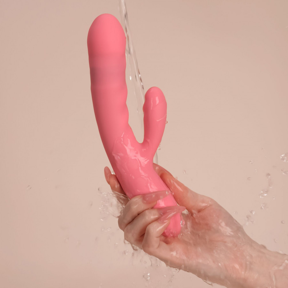 Вибратор-кролик - Вибратор-кролик Svakom Avery Strawberry Pink с двигающимся стволом, движение вперед-назад 9