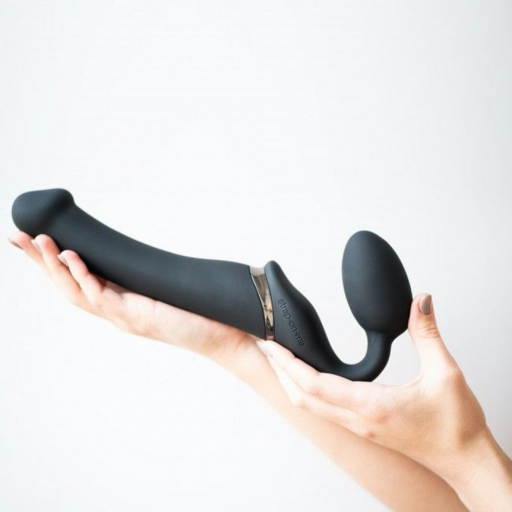 Страпоны безремневые - Безремневой страпон с вибрацией Strap-On-Me Vibrating Black M, диаметр 3,3см, пульт ДУ, регулируемый 1