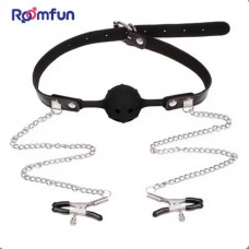 Кляп-шарик с отверстиями Roomfun и зажимами для сосков, черный