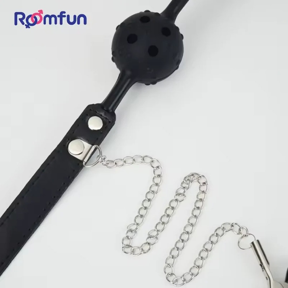 БДСМ игрушки - Кляп-шарик с отверстиями Roomfun с зажимами для сосков, черный-красный 2