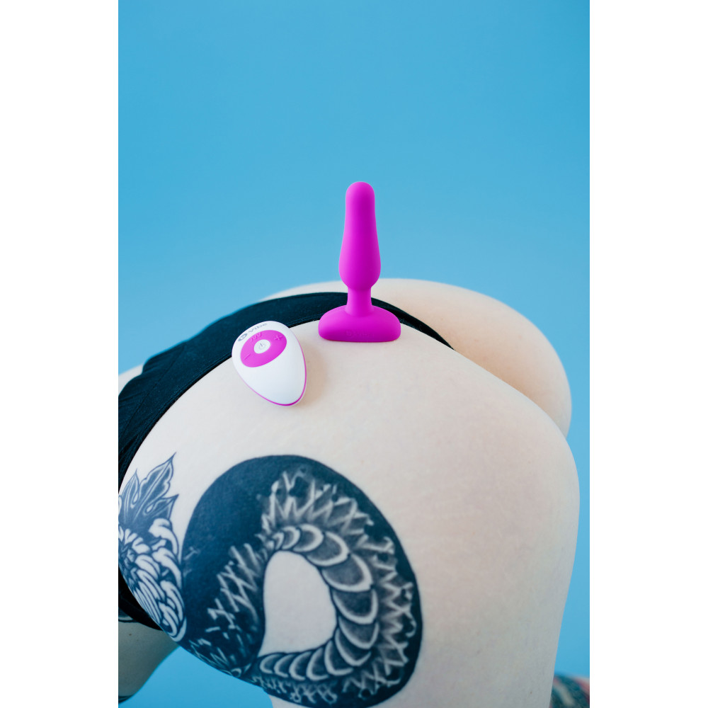 Секс игрушки - Анальная пробка с вибрацией b-Vibe Novice Plug Fuchsia, розовая 7