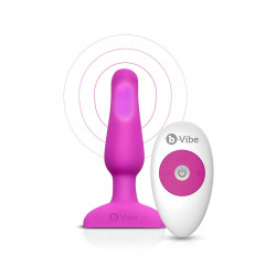 Анальная пробка с вибрацией b-Vibe Novice Plug Fuchsia, розовая
