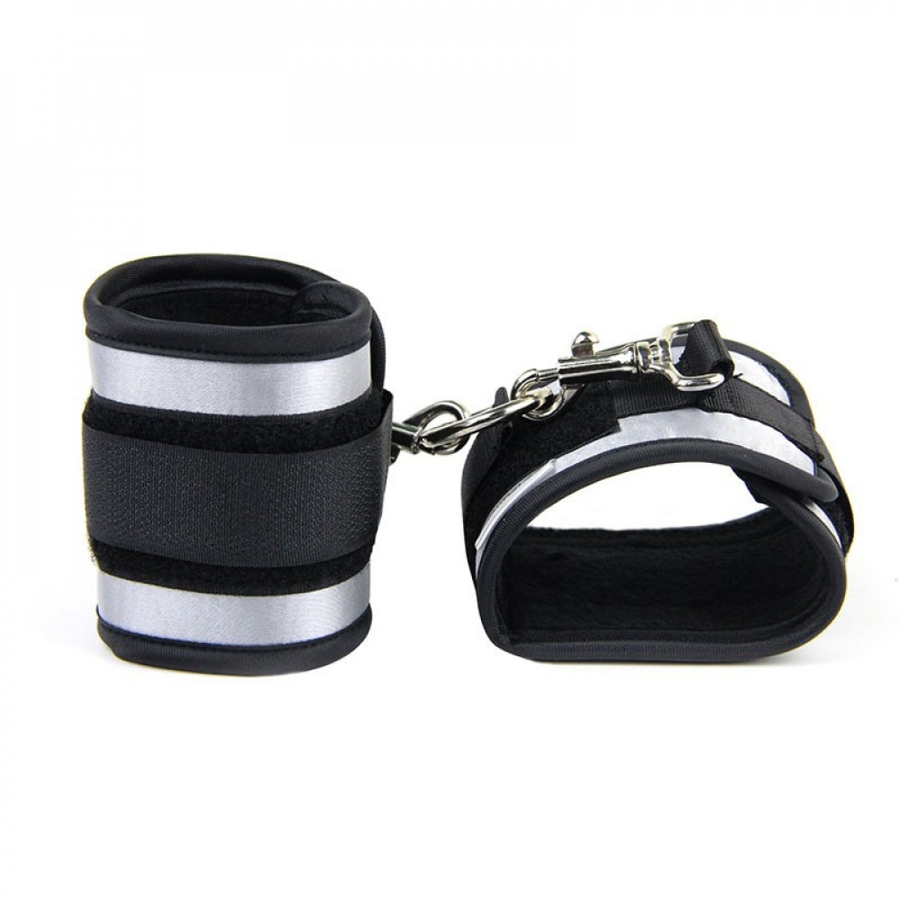 БДСМ игрушки - Набор БДСМ Roomfun Bedroom Restraint Kit фиксаторы, кнут, кляп, маска, черный-серый 4