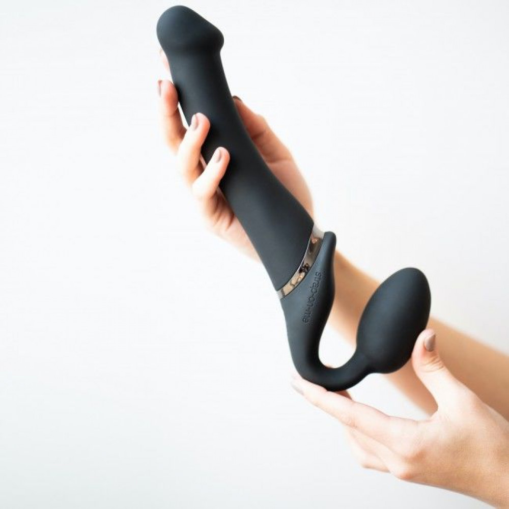Страпоны безремневые - Безремневой страпон с вибрацией Strap-On-Me Vibrating Black L, диаметр 3,7см, пульт ДУ, регулируемый 7